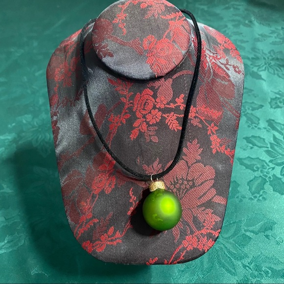 🎄New Christmas Bulb Earrings & Necklace Set - Picture 4 of 7